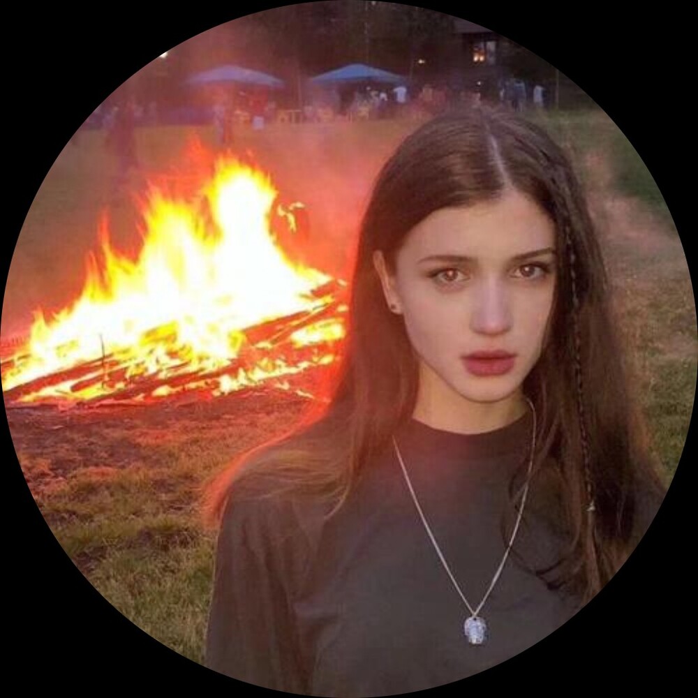 Meet your Posher, Chloe